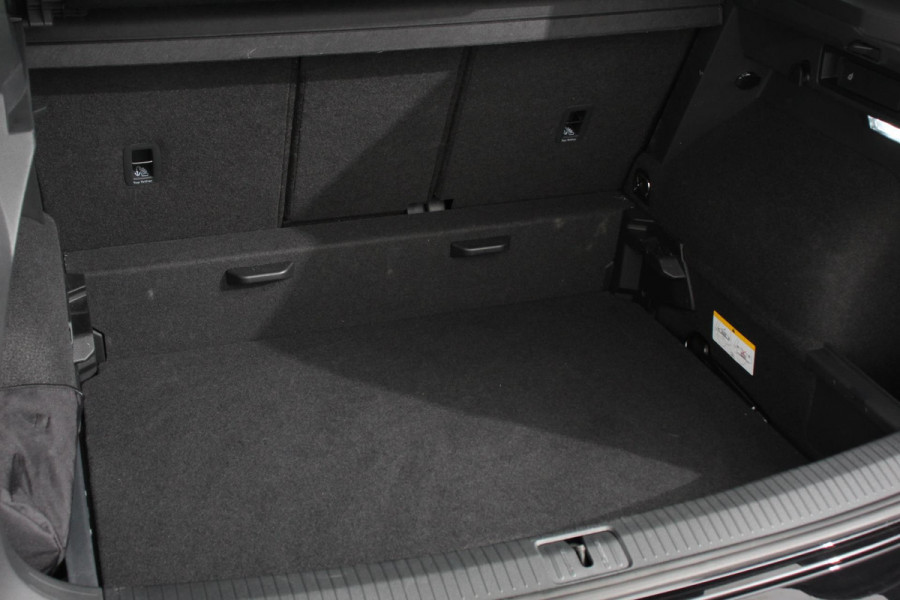 Volkswagen Tiguan 1.5 TSI 150pk Automaat Life Navigatie Apple Carplay/Android Auto Climate Control Digitale Cockpit Adaptive cruise Control Wegklapbare Trekhaak Stoelverwarming