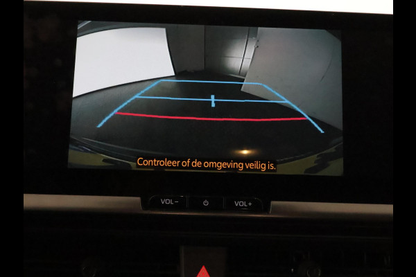 Toyota C-HR 2.0 Plug-in Hybrid 220 Dynamic | Stuur-/ & Stoelverwarming | Dodehoek detectie | Elektrische kofferbak | Parkeersensoren