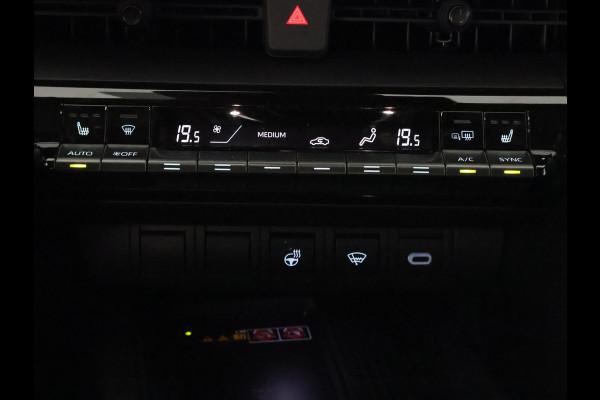 Toyota C-HR 2.0 Plug-in Hybrid 220 Dynamic | Stuur-/ & Stoelverwarming | Dodehoek detectie | Elektrische kofferbak | Parkeersensoren
