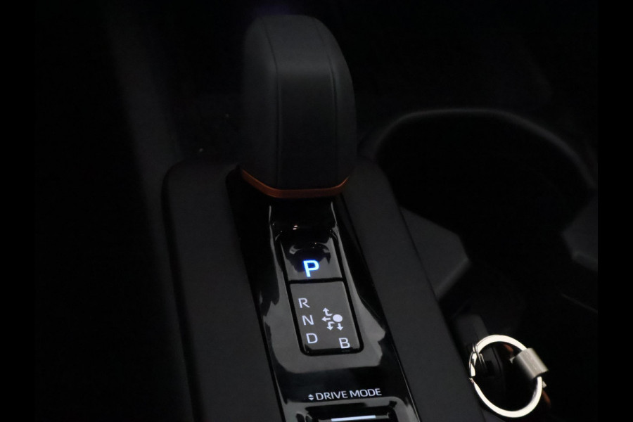 Toyota C-HR 2.0 Plug-in Hybrid 220 Dynamic | Stuur-/ & Stoelverwarming | Dodehoek detectie | Elektrische kofferbak | Parkeersensoren