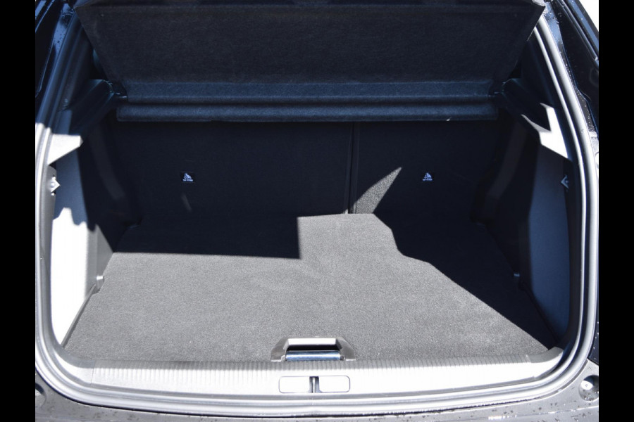 Peugeot e-2008 EV GT Avantage 54 kWh SOH 98% | TOT 8 JAAR GARANTIE | WARMTEPOMP | MASSAGESTOEL | STOELVERWARMING | 4.656 KM