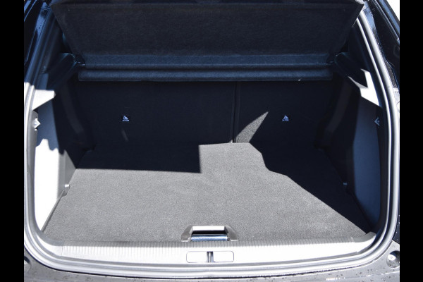 Peugeot e-2008 EV GT Avantage 54 kWh SOH 98% | TOT 8 JAAR GARANTIE | WARMTEPOMP | MASSAGESTOEL | STOELVERWARMING | 4.656 KM