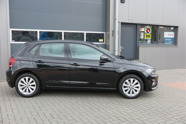 Volkswagen Polo 1.0 TSI 70kw 95pk Highline, Adaptive Cruise, PDC ,Navigatie , Stuurwiel multifuntioneel , Carplay, LMV 16", Sportstoelen,Buitenspiegels inklapbaar, etc. Complete historie bekend NL auto met NAP (recent onderhouden)