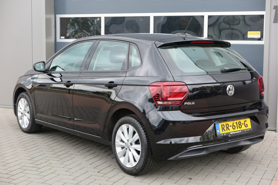 Volkswagen Polo 1.0 TSI 70kw 95pk Highline, Adaptive Cruise, PDC ,Navigatie , Stuurwiel multifuntioneel , Carplay, LMV 16", Sportstoelen,Buitenspiegels inklapbaar, etc. Complete historie bekend NL auto met NAP (recent onderhouden)