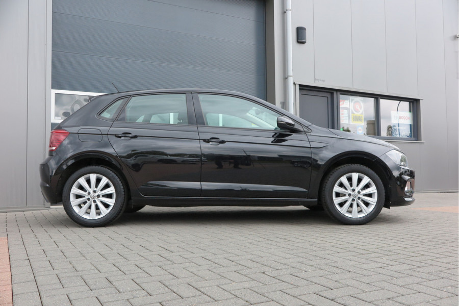 Volkswagen Polo 1.0 TSI 70kw 95pk Highline, Adaptive Cruise, PDC ,Navigatie , Stuurwiel multifuntioneel , Carplay, LMV 16", Sportstoelen,Buitenspiegels inklapbaar, etc. Complete historie bekend NL auto met NAP (recent onderhouden)