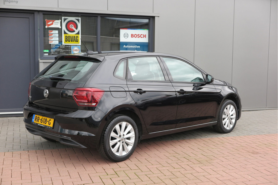 Volkswagen Polo 1.0 TSI 70kw 95pk Highline, Adaptive Cruise, PDC ,Navigatie , Stuurwiel multifuntioneel , Carplay, LMV 16", Sportstoelen,Buitenspiegels inklapbaar, etc. Complete historie bekend NL auto met NAP (recent onderhouden)