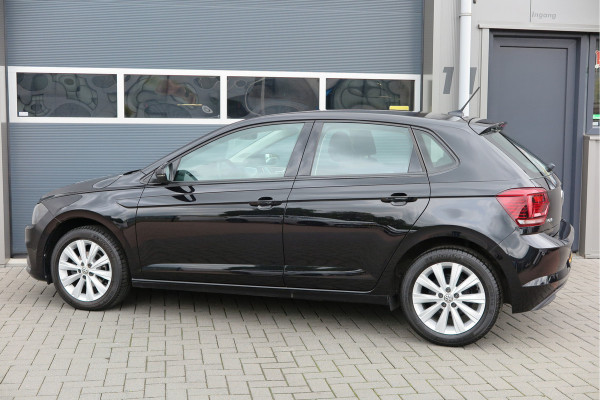 Volkswagen Polo 1.0 TSI 70kw 95pk Highline, Adaptive Cruise, PDC ,Navigatie , Stuurwiel multifuntioneel , Carplay, LMV 16", Sportstoelen,Buitenspiegels inklapbaar, etc. Complete historie bekend NL auto met NAP (recent onderhouden)