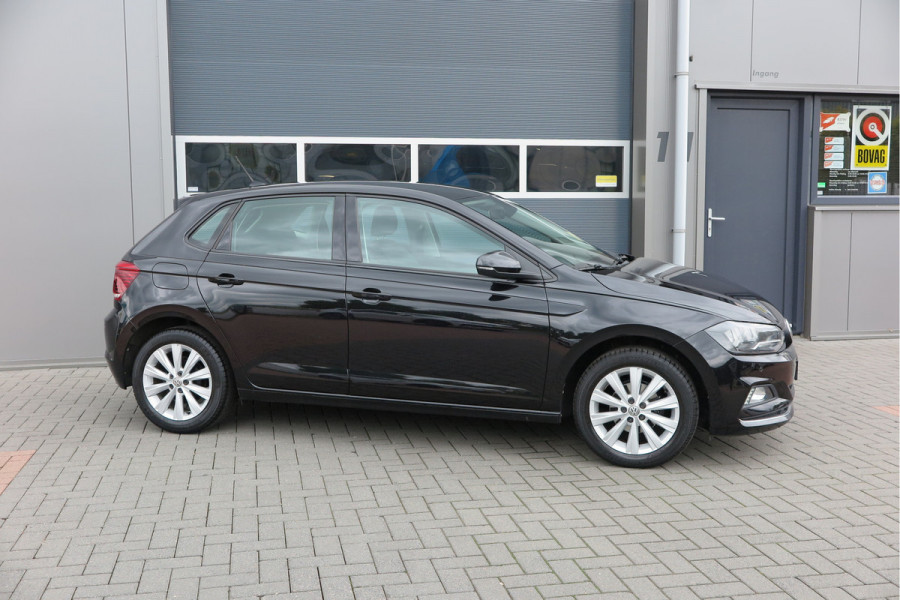 Volkswagen Polo 1.0 TSI 70kw 95pk Highline, Adaptive Cruise, PDC ,Navigatie , Stuurwiel multifuntioneel , Carplay, LMV 16", Sportstoelen,Buitenspiegels inklapbaar, etc. Complete historie bekend NL auto met NAP (recent onderhouden)
