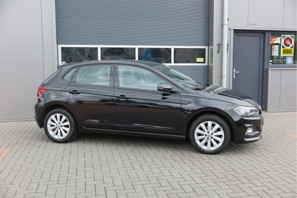 Volkswagen Polo 1.0 TSI 70kw 95pk Highline, Adaptive Cruise, PDC ,Navigatie , Stuurwiel multifuntioneel , Carplay, LMV 16", Sportstoelen,Buitenspiegels inklapbaar, etc. Complete historie bekend NL auto met NAP (recent onderhouden)