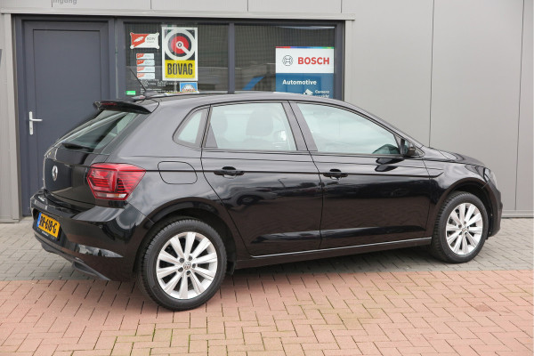 Volkswagen Polo 1.0 TSI 70kw 95pk Highline, Adaptive Cruise, PDC ,Navigatie , Stuurwiel multifuntioneel , Carplay, LMV 16", Sportstoelen,Buitenspiegels inklapbaar, etc. Complete historie bekend NL auto met NAP (recent onderhouden)