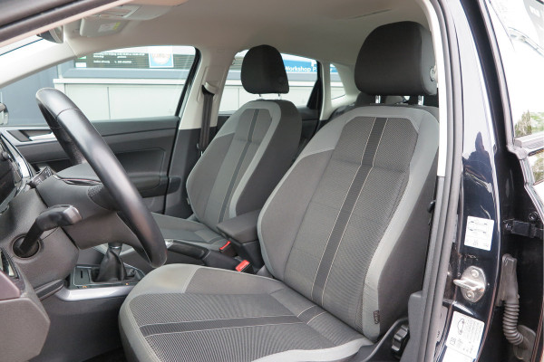 Volkswagen Polo 1.0 TSI 70kw 95pk Highline, Adaptive Cruise, PDC ,Navigatie , Stuurwiel multifuntioneel , Carplay, LMV 16", Sportstoelen,Buitenspiegels inklapbaar, etc. Complete historie bekend NL auto met NAP (recent onderhouden)