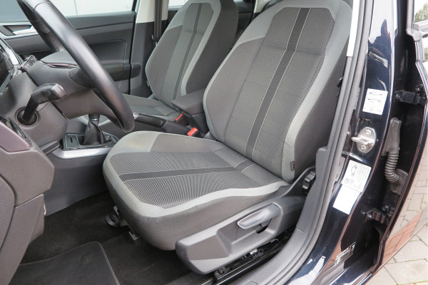 Volkswagen Polo 1.0 TSI 70kw 95pk Highline, Adaptive Cruise, PDC ,Navigatie , Stuurwiel multifuntioneel , Carplay, LMV 16", Sportstoelen,Buitenspiegels inklapbaar, etc. Complete historie bekend NL auto met NAP (recent onderhouden)