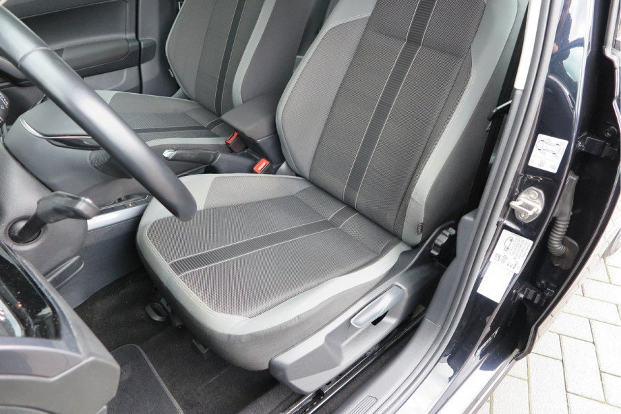 Volkswagen Polo 1.0 TSI 70kw 95pk Highline, Adaptive Cruise, PDC ,Navigatie , Stuurwiel multifuntioneel , Carplay, LMV 16", Sportstoelen,Buitenspiegels inklapbaar, etc. Complete historie bekend NL auto met NAP (recent onderhouden)