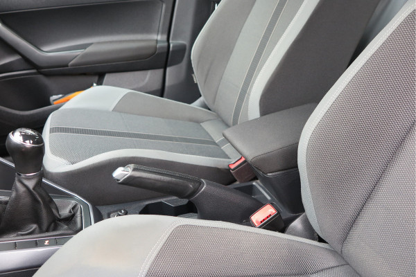 Volkswagen Polo 1.0 TSI 70kw 95pk Highline, Adaptive Cruise, PDC ,Navigatie , Stuurwiel multifuntioneel , Carplay, LMV 16", Sportstoelen,Buitenspiegels inklapbaar, etc. Complete historie bekend NL auto met NAP (recent onderhouden)