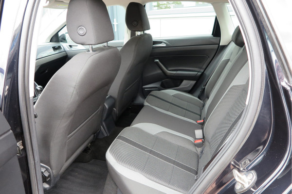 Volkswagen Polo 1.0 TSI 70kw 95pk Highline, Adaptive Cruise, PDC ,Navigatie , Stuurwiel multifuntioneel , Carplay, LMV 16", Sportstoelen,Buitenspiegels inklapbaar, etc. Complete historie bekend NL auto met NAP (recent onderhouden)