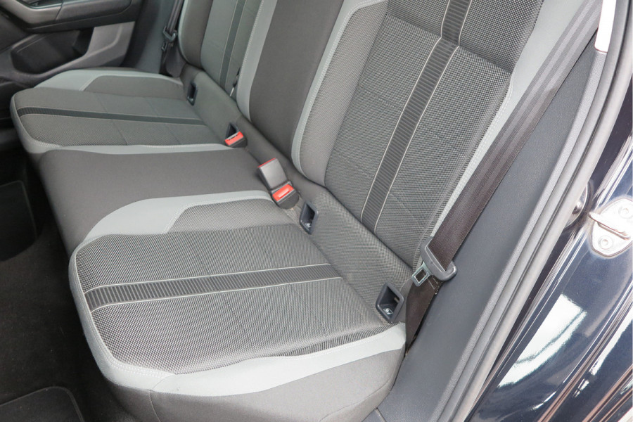 Volkswagen Polo 1.0 TSI 70kw 95pk Highline, Adaptive Cruise, PDC ,Navigatie , Stuurwiel multifuntioneel , Carplay, LMV 16", Sportstoelen,Buitenspiegels inklapbaar, etc. Complete historie bekend NL auto met NAP (recent onderhouden)