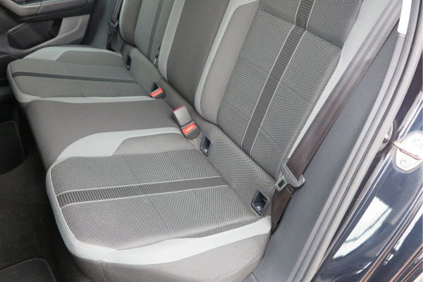 Volkswagen Polo 1.0 TSI 70kw 95pk Highline, Adaptive Cruise, PDC ,Navigatie , Stuurwiel multifuntioneel , Carplay, LMV 16", Sportstoelen,Buitenspiegels inklapbaar, etc. Complete historie bekend NL auto met NAP (recent onderhouden)