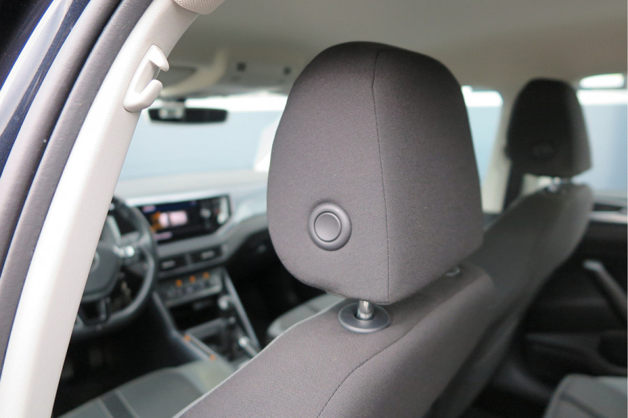 Volkswagen Polo 1.0 TSI 70kw 95pk Highline, Adaptive Cruise, PDC ,Navigatie , Stuurwiel multifuntioneel , Carplay, LMV 16", Sportstoelen,Buitenspiegels inklapbaar, etc. Complete historie bekend NL auto met NAP (recent onderhouden)