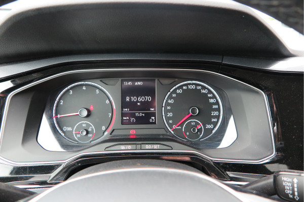 Volkswagen Polo 1.0 TSI 70kw 95pk Highline, Adaptive Cruise, PDC ,Navigatie , Stuurwiel multifuntioneel , Carplay, LMV 16", Sportstoelen,Buitenspiegels inklapbaar, etc. Complete historie bekend NL auto met NAP (recent onderhouden)