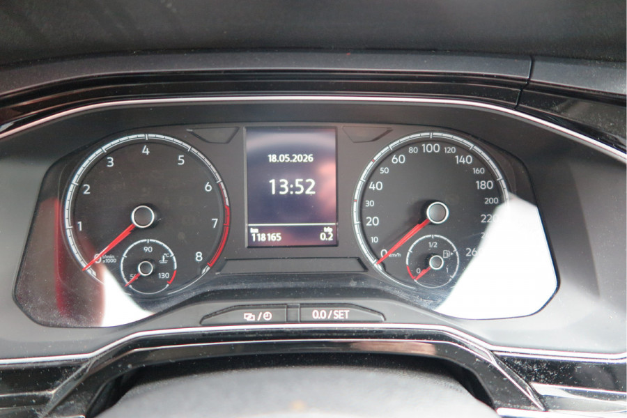Volkswagen Polo 1.0 TSI 70kw 95pk Highline, Adaptive Cruise, PDC ,Navigatie , Stuurwiel multifuntioneel , Carplay, LMV 16", Sportstoelen,Buitenspiegels inklapbaar, etc. Complete historie bekend NL auto met NAP (recent onderhouden)