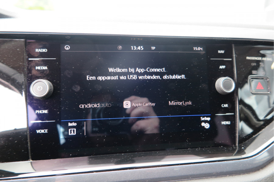 Volkswagen Polo 1.0 TSI 70kw 95pk Highline, Adaptive Cruise, PDC ,Navigatie , Stuurwiel multifuntioneel , Carplay, LMV 16", Sportstoelen,Buitenspiegels inklapbaar, etc. Complete historie bekend NL auto met NAP (recent onderhouden)