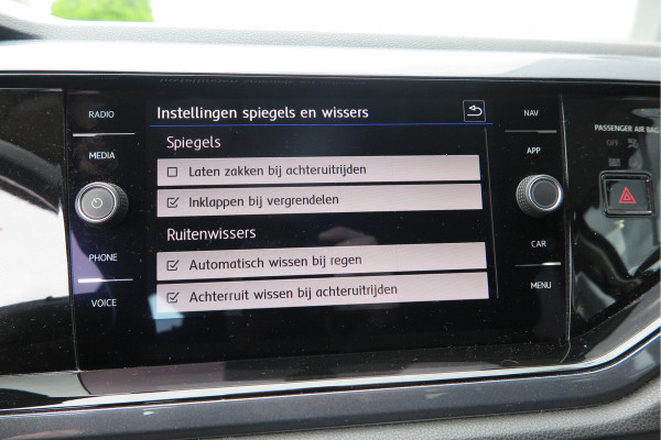 Volkswagen Polo 1.0 TSI 70kw 95pk Highline, Adaptive Cruise, PDC ,Navigatie , Stuurwiel multifuntioneel , Carplay, LMV 16", Sportstoelen,Buitenspiegels inklapbaar, etc. Complete historie bekend NL auto met NAP (recent onderhouden)