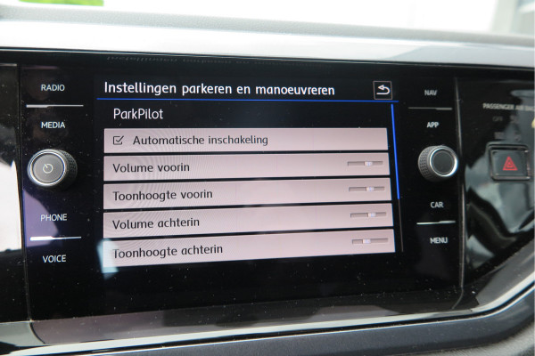 Volkswagen Polo 1.0 TSI 70kw 95pk Highline, Adaptive Cruise, PDC ,Navigatie , Stuurwiel multifuntioneel , Carplay, LMV 16", Sportstoelen,Buitenspiegels inklapbaar, etc. Complete historie bekend NL auto met NAP (recent onderhouden)