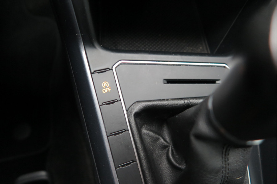 Volkswagen Polo 1.0 TSI 70kw 95pk Highline, Adaptive Cruise, PDC ,Navigatie , Stuurwiel multifuntioneel , Carplay, LMV 16", Sportstoelen,Buitenspiegels inklapbaar, etc. Complete historie bekend NL auto met NAP (recent onderhouden)