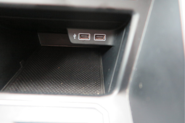 Volkswagen Polo 1.0 TSI 70kw 95pk Highline, Adaptive Cruise, PDC ,Navigatie , Stuurwiel multifuntioneel , Carplay, LMV 16", Sportstoelen,Buitenspiegels inklapbaar, etc. Complete historie bekend NL auto met NAP (recent onderhouden)