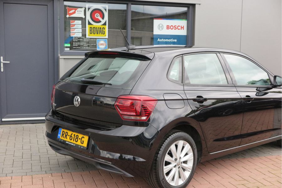 Volkswagen Polo 1.0 TSI 70kw 95pk Highline, Adaptive Cruise, PDC ,Navigatie , Stuurwiel multifuntioneel , Carplay, LMV 16", Sportstoelen,Buitenspiegels inklapbaar, etc. Complete historie bekend NL auto met NAP (recent onderhouden)