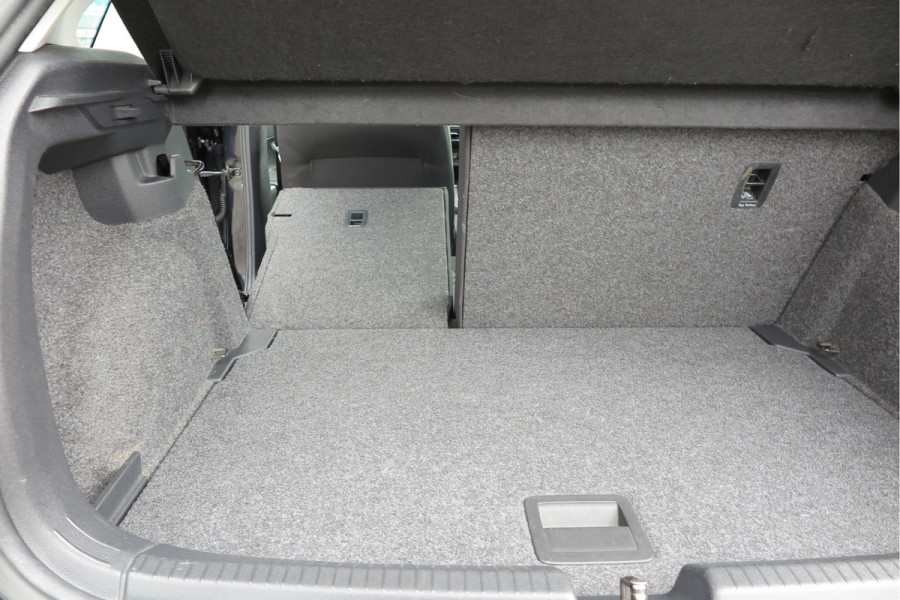 Volkswagen Polo 1.0 TSI 70kw 95pk Highline, Adaptive Cruise, PDC ,Navigatie , Stuurwiel multifuntioneel , Carplay, LMV 16", Sportstoelen,Buitenspiegels inklapbaar, etc. Complete historie bekend NL auto met NAP (recent onderhouden)