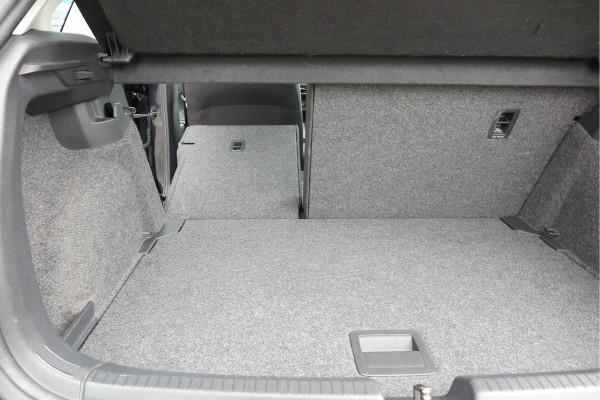 Volkswagen Polo 1.0 TSI 70kw 95pk Highline, Adaptive Cruise, PDC ,Navigatie , Stuurwiel multifuntioneel , Carplay, LMV 16", Sportstoelen,Buitenspiegels inklapbaar, etc. Complete historie bekend NL auto met NAP (recent onderhouden)