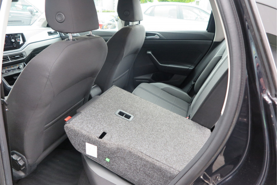 Volkswagen Polo 1.0 TSI 70kw 95pk Highline, Adaptive Cruise, PDC ,Navigatie , Stuurwiel multifuntioneel , Carplay, LMV 16", Sportstoelen,Buitenspiegels inklapbaar, etc. Complete historie bekend NL auto met NAP (recent onderhouden)
