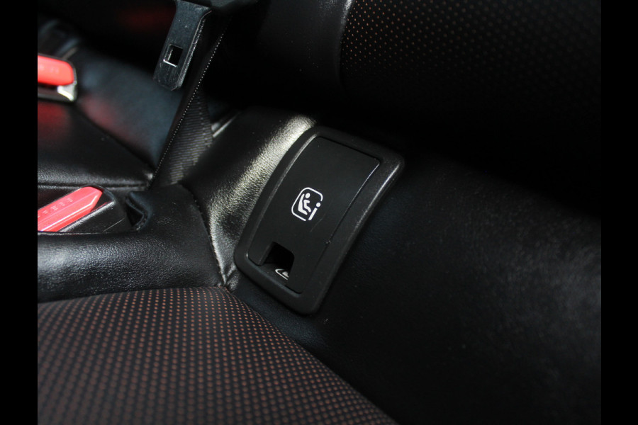 Mazda CX-30 2.0 e-SkyActiv-X M Hybrid Luxury CLIMATE | SCHDAK | LMV18 | CARPLAY | MEMSEATS | STOEL/STUURVERW | HEAD-UP | LEER | AFNBTRHAAK |