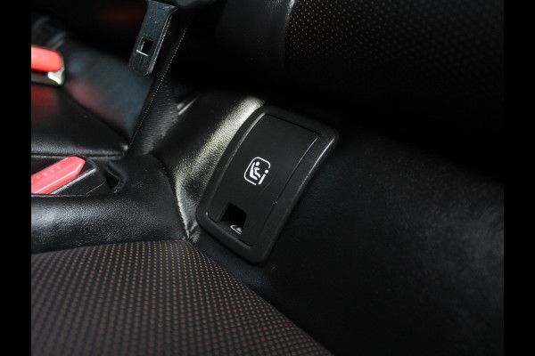 Mazda CX-30 2.0 e-SkyActiv-X M Hybrid Luxury CLIMATE | SCHDAK | LMV18 | CARPLAY | MEMSEATS | STOEL/STUURVERW | HEAD-UP | LEER | AFNBTRHAAK |