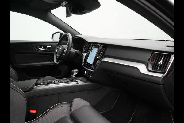 Volvo S60 T4 R-Design 191pk | Lederen Sportstoelen Memory | Camera | 19"L.M. | Apple Carplay | Virtual Cockpit | Navigatie | DAB | Cruise Control |