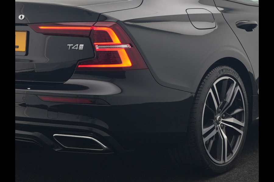 Volvo S60 T4 R-Design 191pk | Lederen Sportstoelen Memory | Camera | 19"L.M. | Apple Carplay | Virtual Cockpit | Navigatie | DAB | Cruise Control |