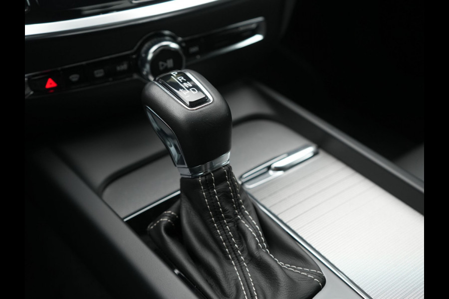 Volvo S60 T4 R-Design 191pk | Lederen Sportstoelen Memory | Camera | 19"L.M. | Apple Carplay | Virtual Cockpit | Navigatie | DAB | Cruise Control |
