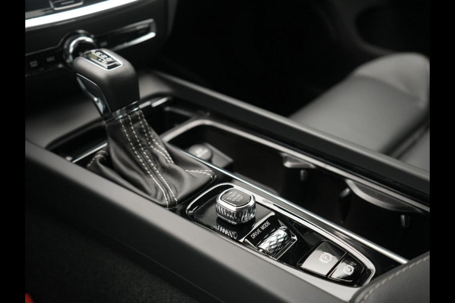 Volvo S60 T4 R-Design 191pk | Lederen Sportstoelen Memory | Camera | 19"L.M. | Apple Carplay | Virtual Cockpit | Navigatie | DAB | Cruise Control |