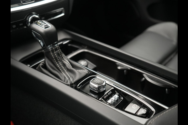Volvo S60 T4 R-Design 191pk | Lederen Sportstoelen Memory | Camera | 19"L.M. | Apple Carplay | Virtual Cockpit | Navigatie | DAB | Cruise Control |