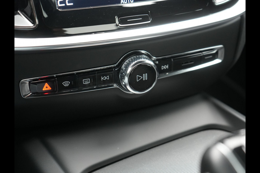 Volvo S60 T4 R-Design 191pk | Lederen Sportstoelen Memory | Camera | 19"L.M. | Apple Carplay | Virtual Cockpit | Navigatie | DAB | Cruise Control |