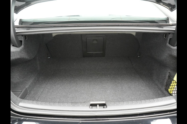 Volvo S60 T4 R-Design 191pk | Lederen Sportstoelen Memory | Camera | 19"L.M. | Apple Carplay | Virtual Cockpit | Navigatie | DAB | Cruise Control |