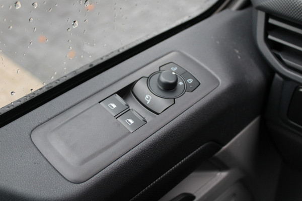 Ford E-Transit Custom 320 L1H1 Limited 71 kWh 218pk - 2x Schuifdeur - Trekhaak - Camera - Carplay - Rijklaar
