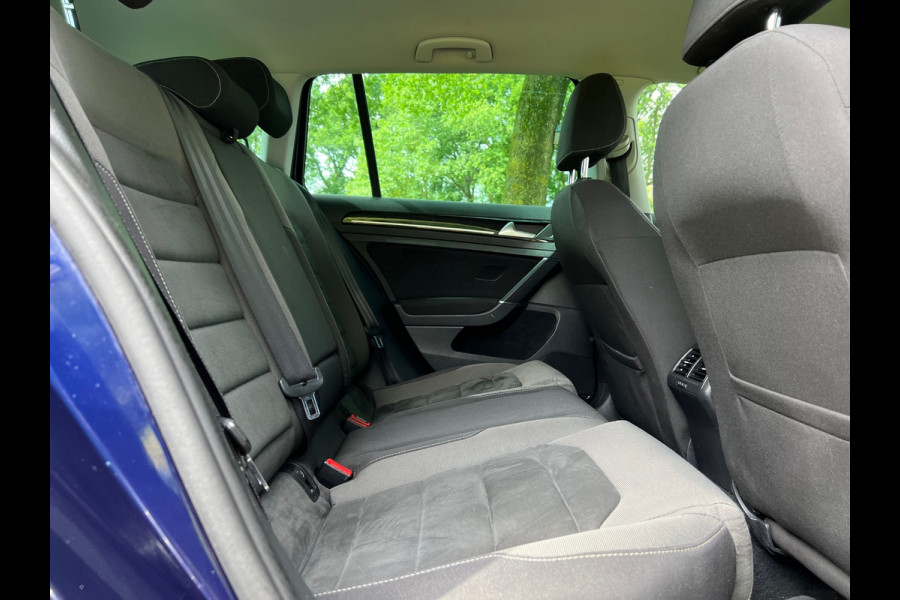 Volkswagen Golf Variant 1.0 TSI Highline Business R- line + Virtual cockpit |