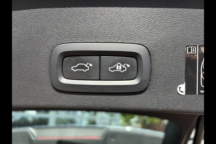 Volvo XC40 1.5 T5 Recharge Inscription AUTOMAAT | TREKHAAK | PANORAMADAK | LEDER| DEALER ONDERHOUDEN| HARMAN KARDON| DODE HOEK SENSOR| 360 CAMERA|