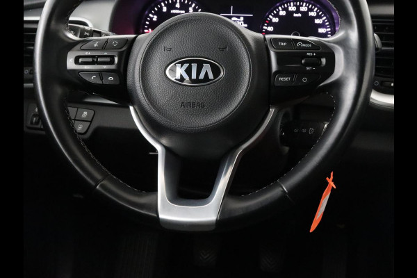 Kia Stonic 1.0 T-GDi DynamicLine | Carplay | Camera | Navigatie | Parkeerhulp | Cruise control | Airco | Bluetooth | 17'' lichtmetalen velgen | DAB
