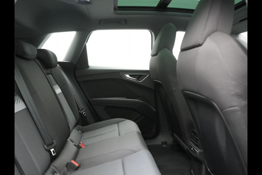 Audi Q4 e-tron 45 Quattro S edition 77 kWh 265pk Dealer O.H. | Panodak  | 20"L.M. | Sportstoelen Verwarmd | Navigatie | Virtual Cockpit | Standkachel | DAB |