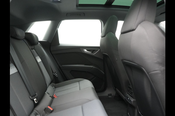 Audi Q4 e-tron 45 Quattro S edition 77 kWh 265pk Dealer O.H. | Panodak  | 20"L.M. | Sportstoelen Verwarmd | Navigatie | Virtual Cockpit | Standkachel | DAB |