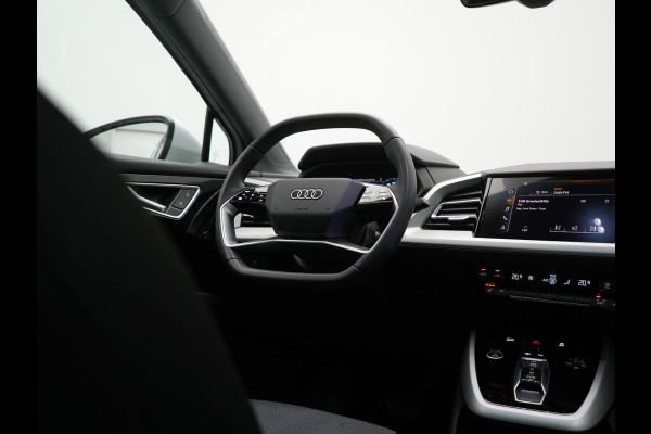 Audi Q4 e-tron 45 Quattro S edition 77 kWh 265pk Dealer O.H. | Panodak  | 20"L.M. | Sportstoelen Verwarmd | Navigatie | Virtual Cockpit | Standkachel | DAB |