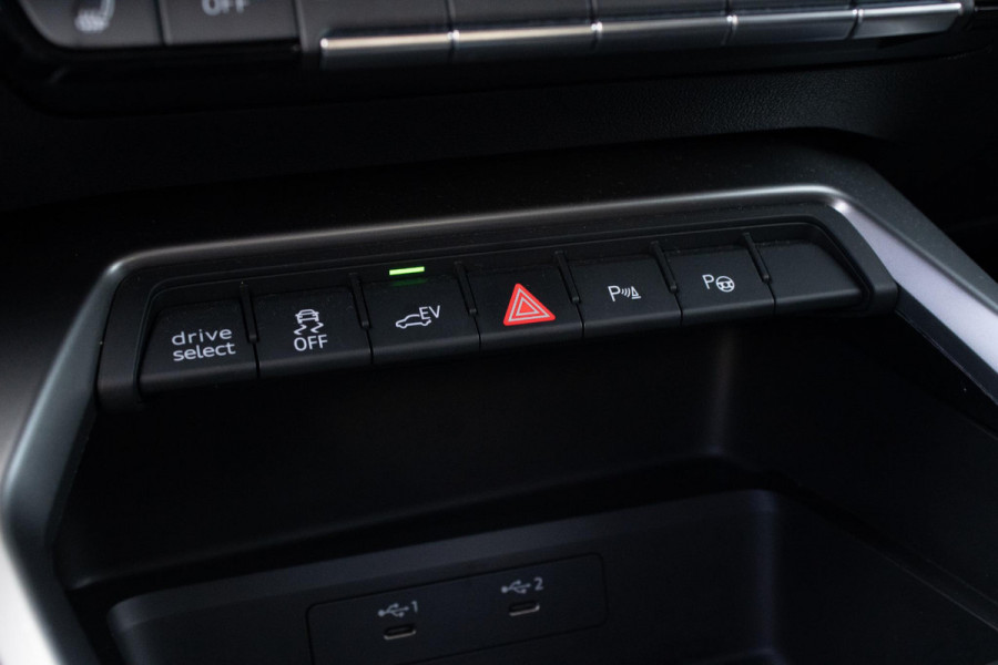 Audi A3 Sportback 45 TFSIe Sline Competition PANO CAMERA ACC SFEER